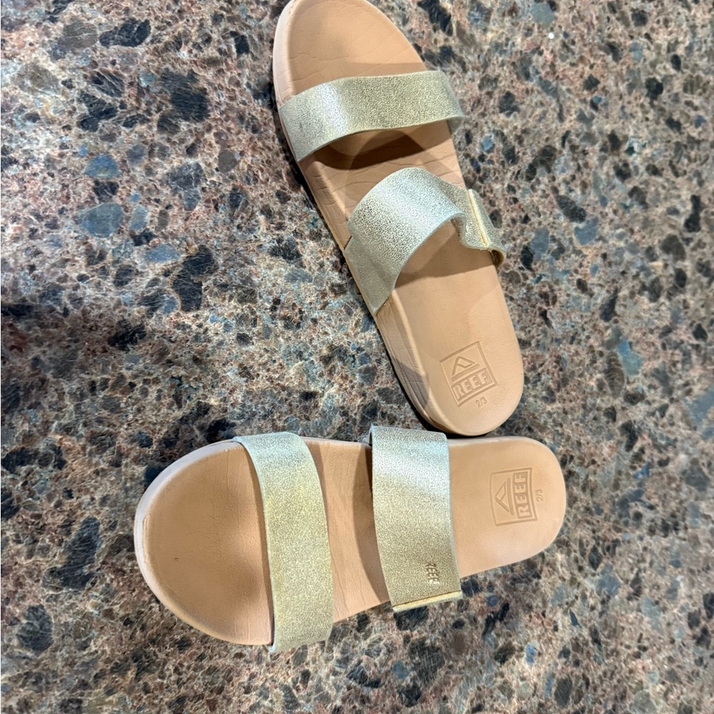 Reef vista Gold Sandals Metallic  2/3